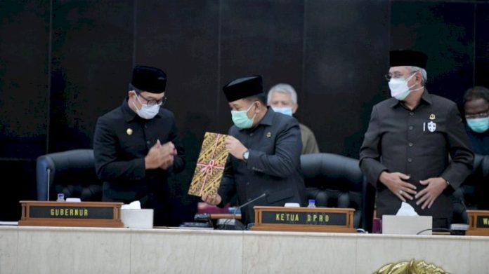 Gubernur Jawa Barat (Jabar) Ridwan Kamil menyampaikan usulan tiga Calon Daerah Persiapan Otonomi Baru (CDPOB) dalam Rapat Paripurna DPRD Jabar, Jumat, 11/2/2022. (humas jabar)