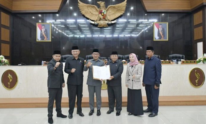 Pemprov Jabar Bersama DPRD Setujui Raperda APBD 2023