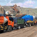 TPA Burangkeng Bekasi Lumpuh, Krisis BBM Bikin Puluhan Truk Sampah Mengular